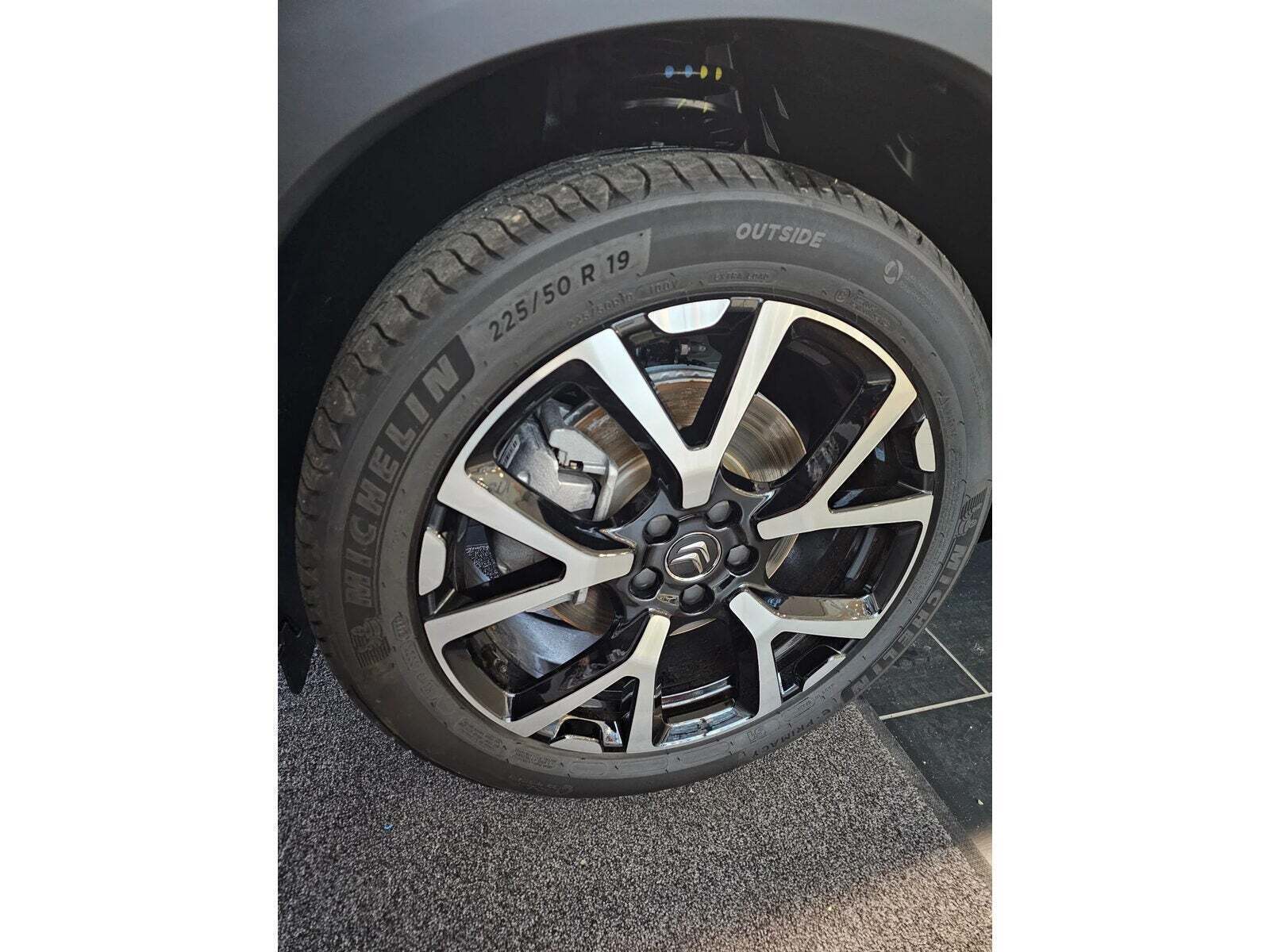 Grå Citroën C5 Aircross fra 2023