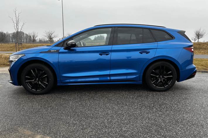 Blå Skoda Enyaq fra 2021