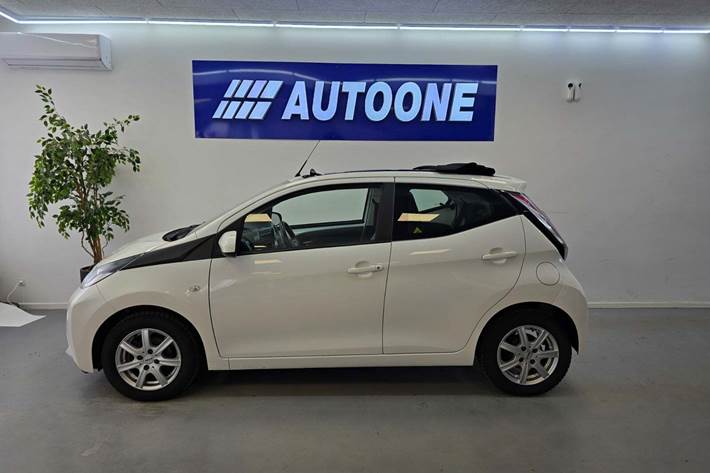 Hvid Toyota Aygo fra 2015