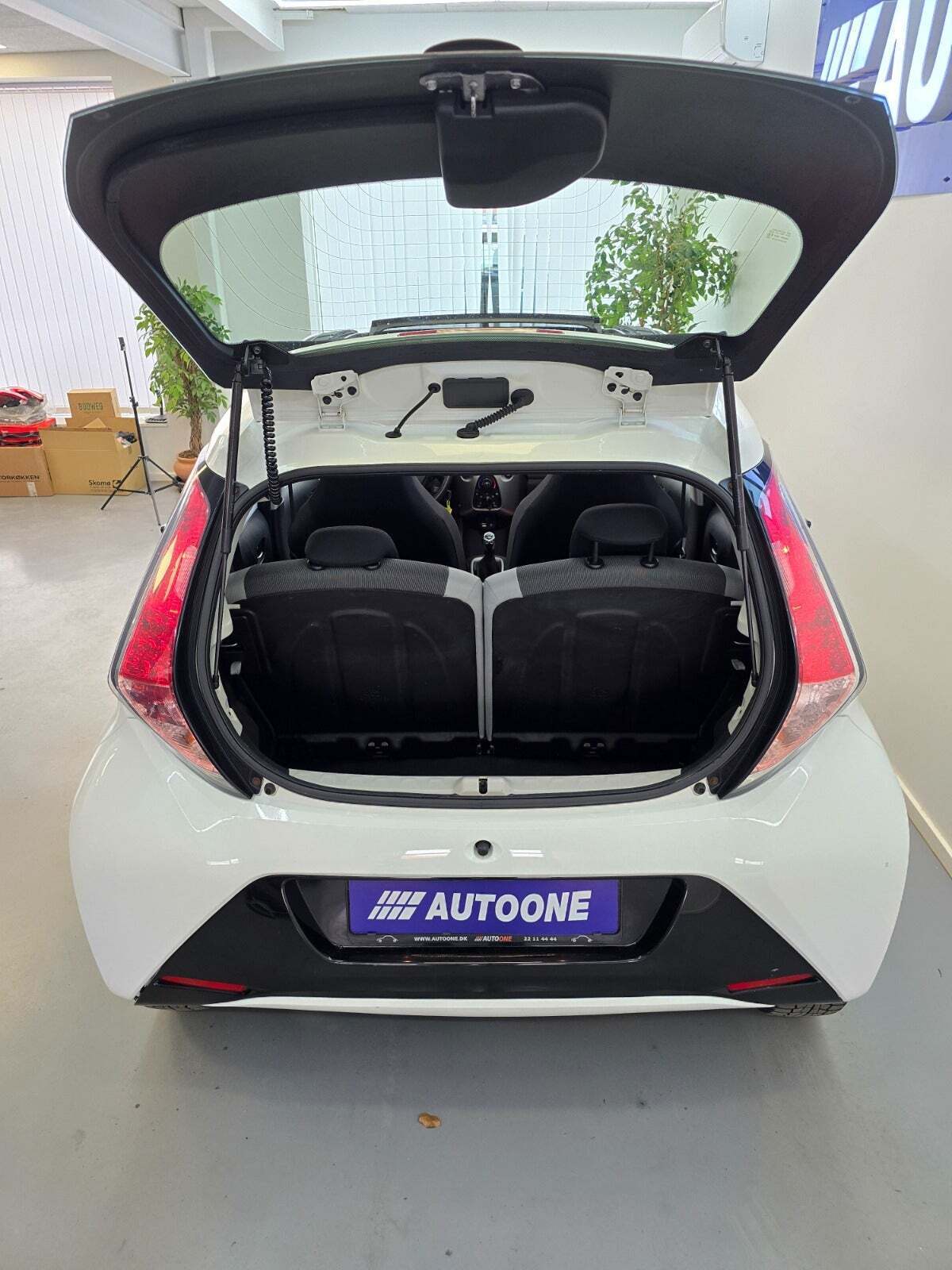 Hvid Toyota Aygo fra 2015