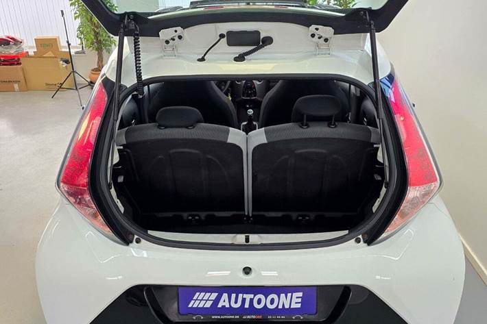 Hvid Toyota Aygo fra 2015