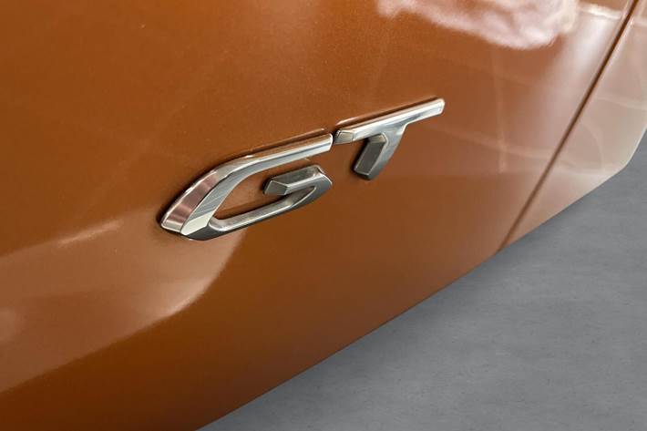 Orange Peugeot e-2008 fra 2022