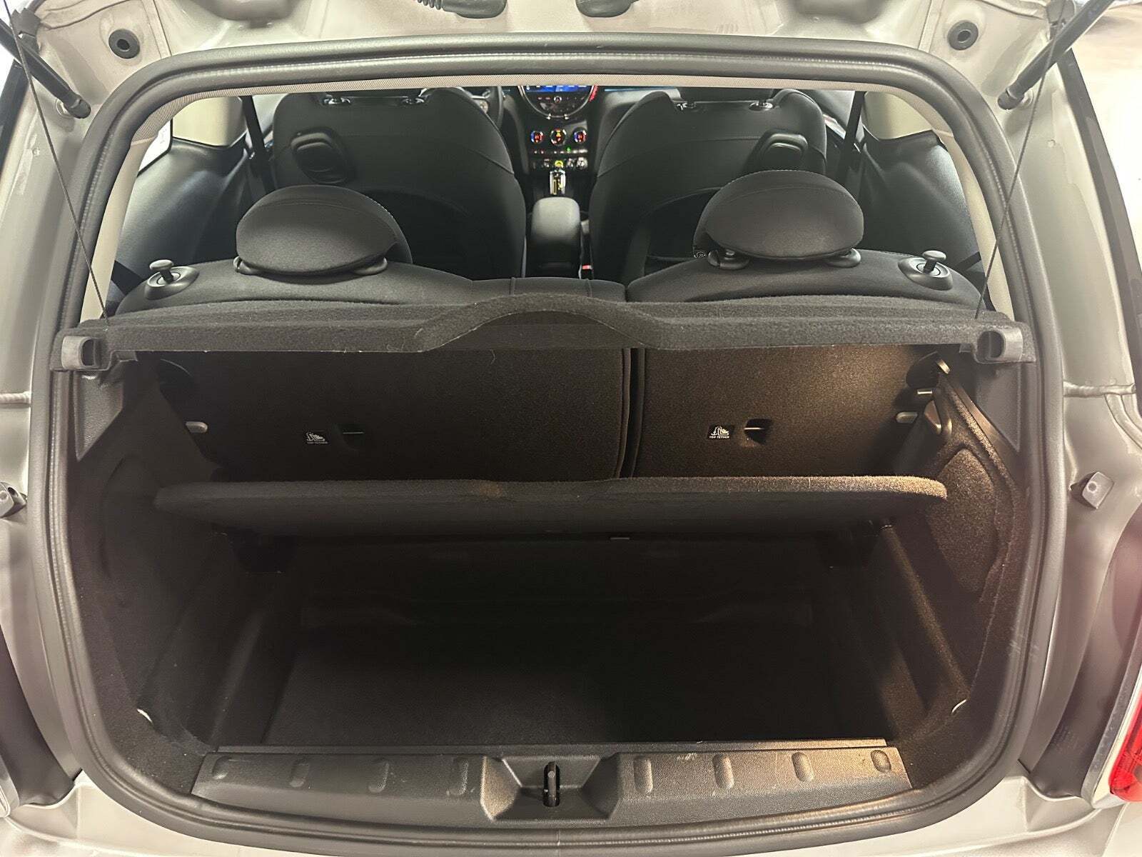 Sølv Mini Cooper SE fra 2024