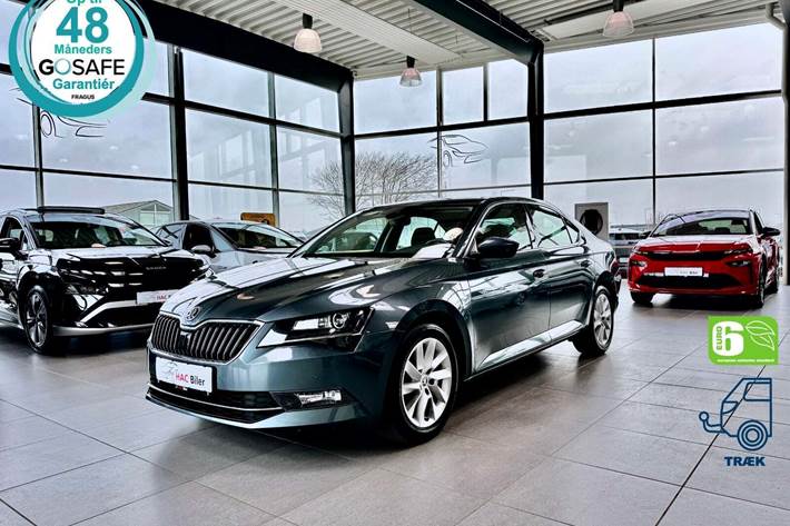 Gul Skoda Superb fra 2019