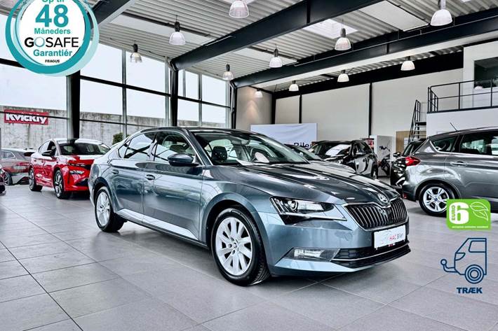 Gul Skoda Superb fra 2019