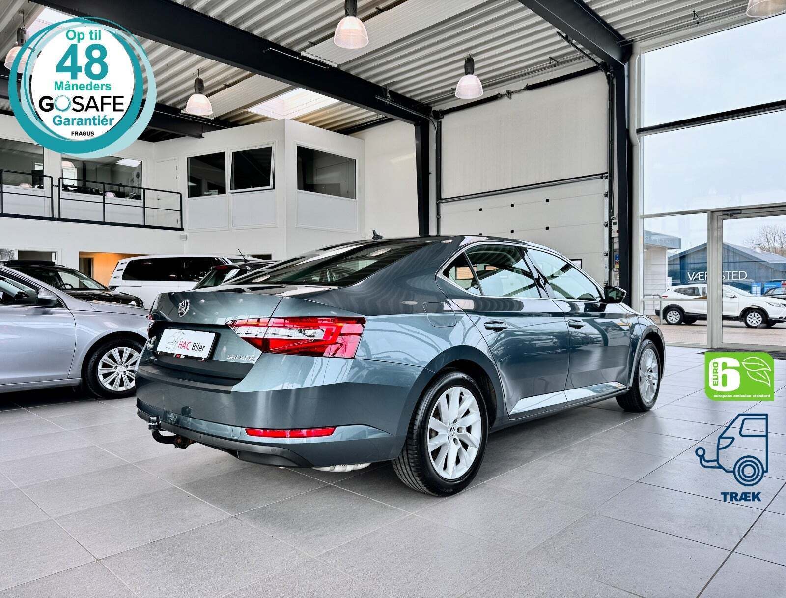 Gul Skoda Superb fra 2019