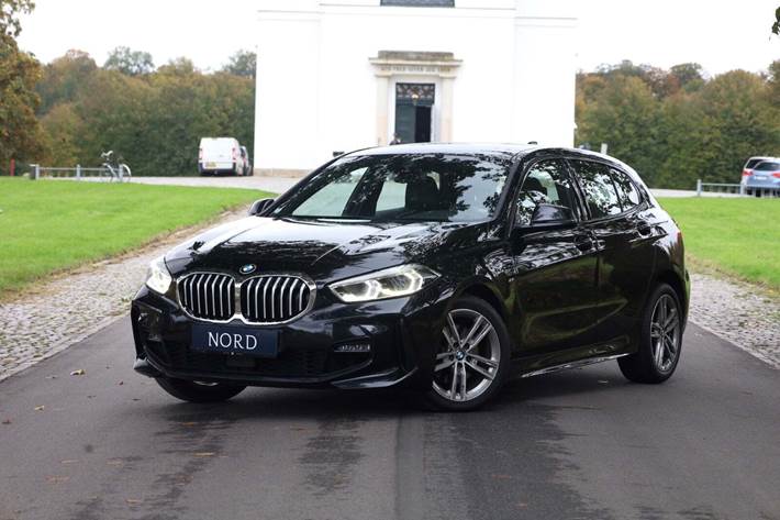 Grøn BMW 118i fra 2020