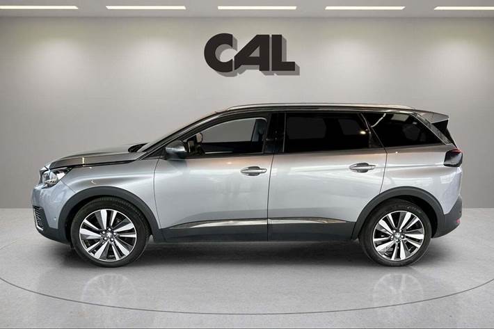 Grå Peugeot 5008 fra 2020