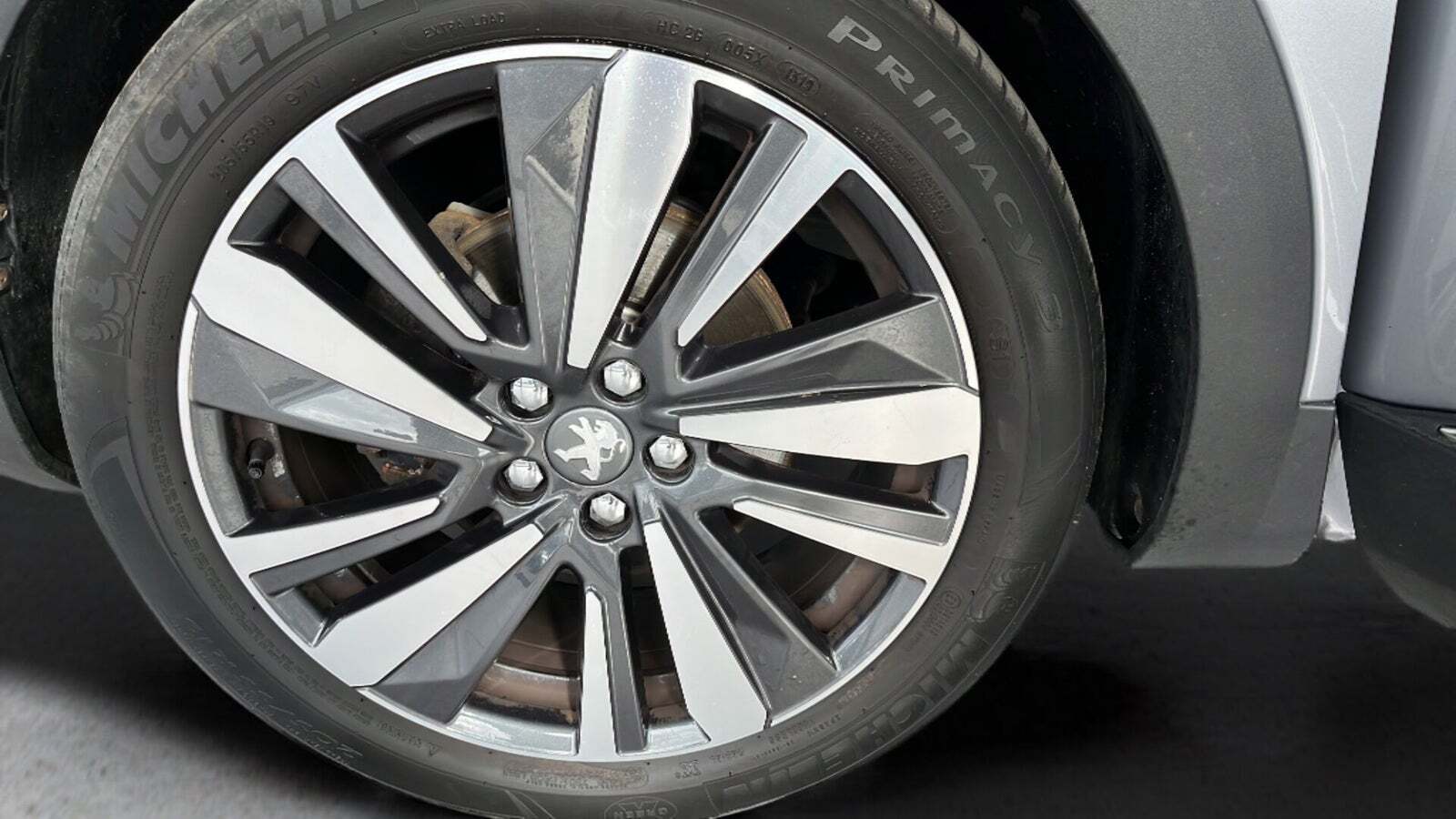 Grå Peugeot 5008 fra 2020