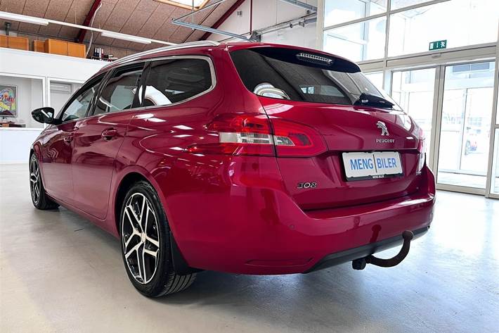 Rød Peugeot 308 fra 2016