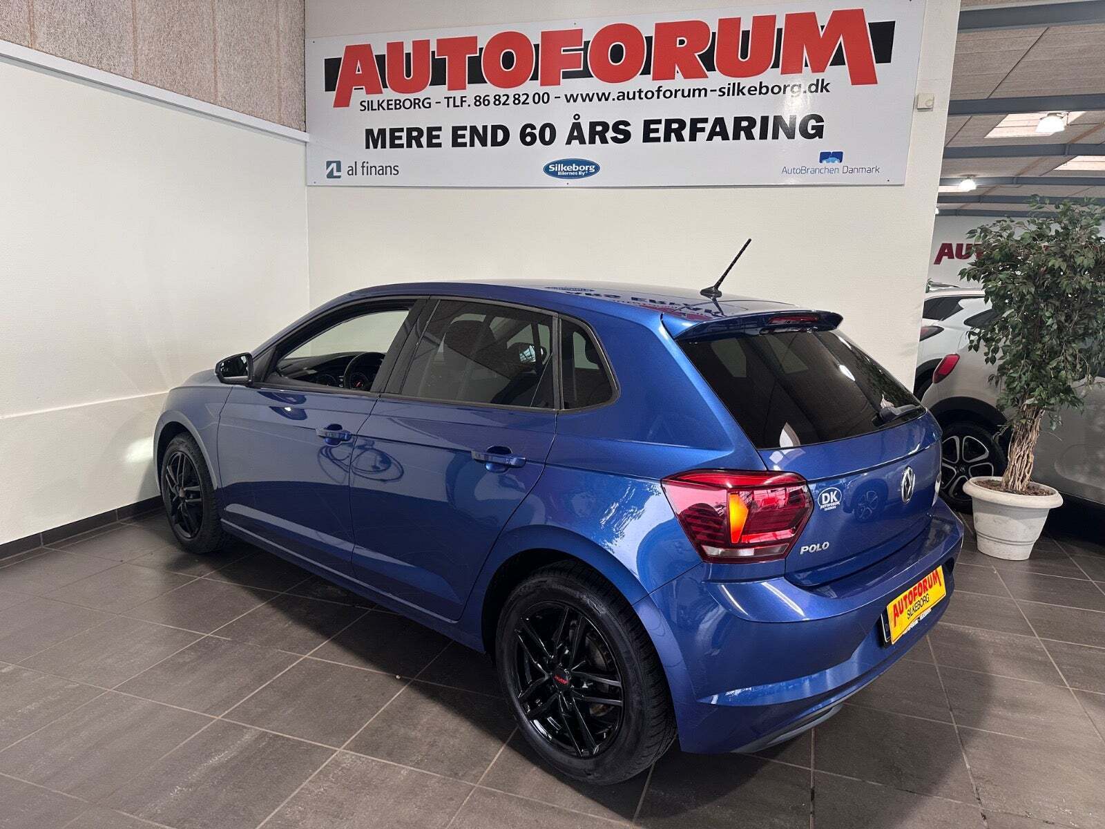 Blå VW Polo fra 2019