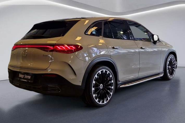 Grå Mercedes EQE500 SUV fra 2023