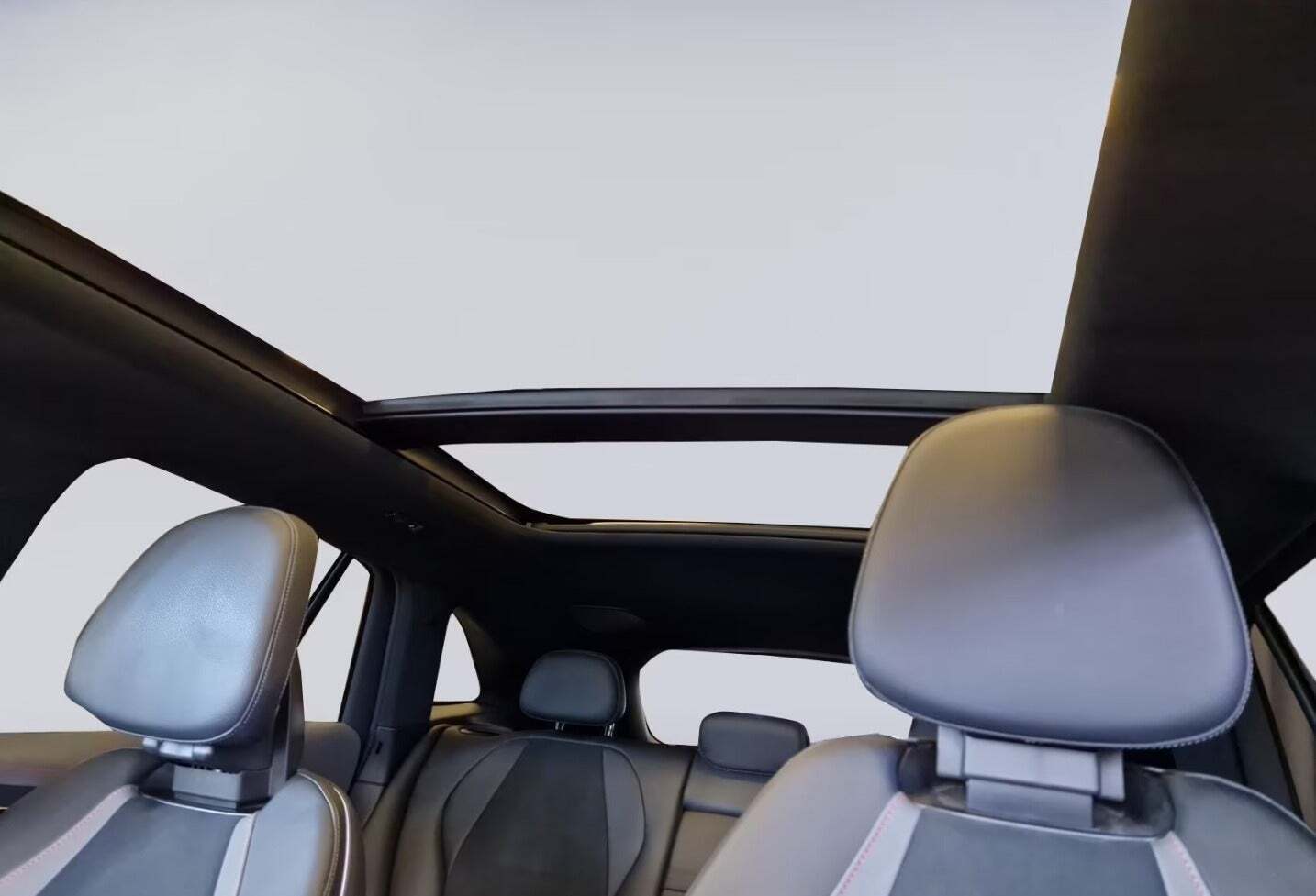 Grå Mercedes EQE500 SUV fra 2023