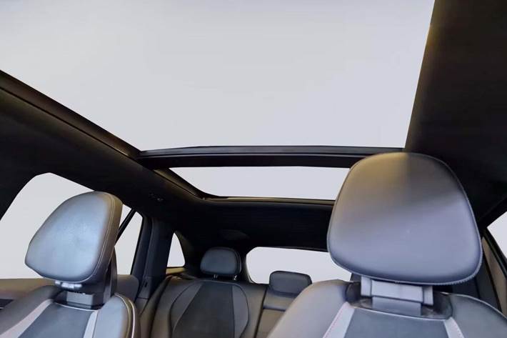 Grå Mercedes EQE500 SUV fra 2023