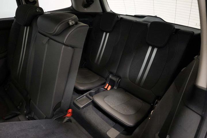 Sort BMW 216i fra 2019