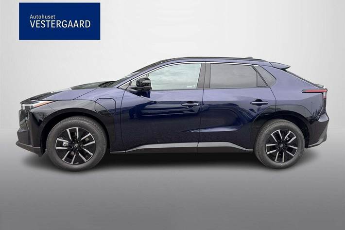 Blå Toyota BZ4X fra 2025