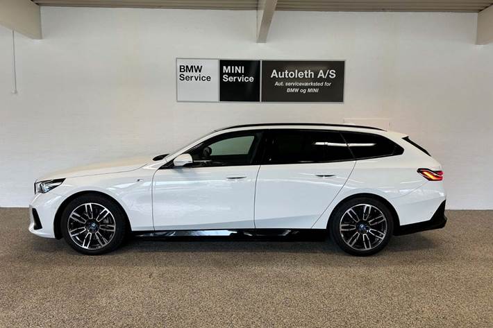 Hvid BMW i5 fra 2025