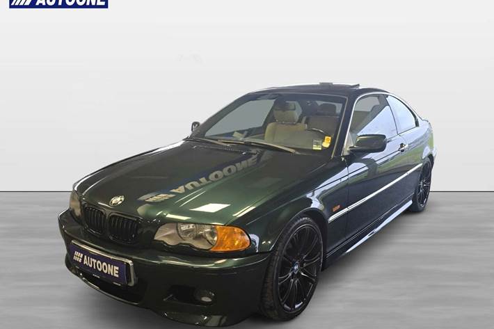 Grøn BMW 330Ci fra 2002 set udefra