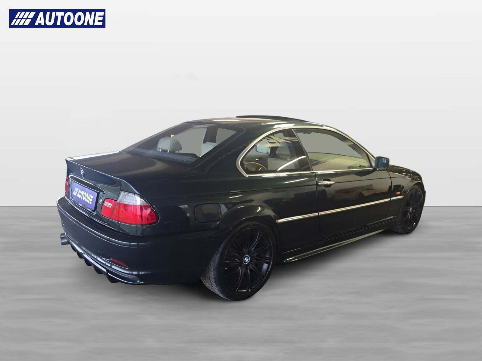 Grøn BMW 330Ci fra 2002 set udefra