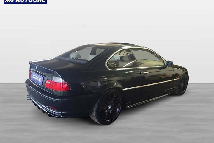 Grøn BMW 330Ci fra 2002 set udefra