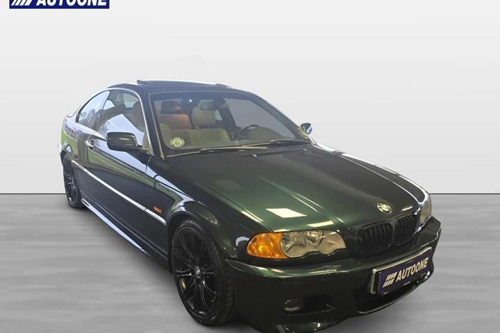 Grøn BMW 330Ci fra 2002 set udefra