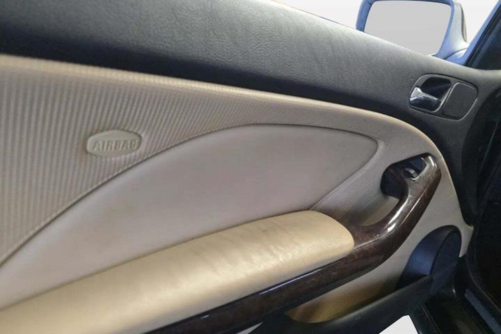 Grøn BMW 330Ci fra 2002