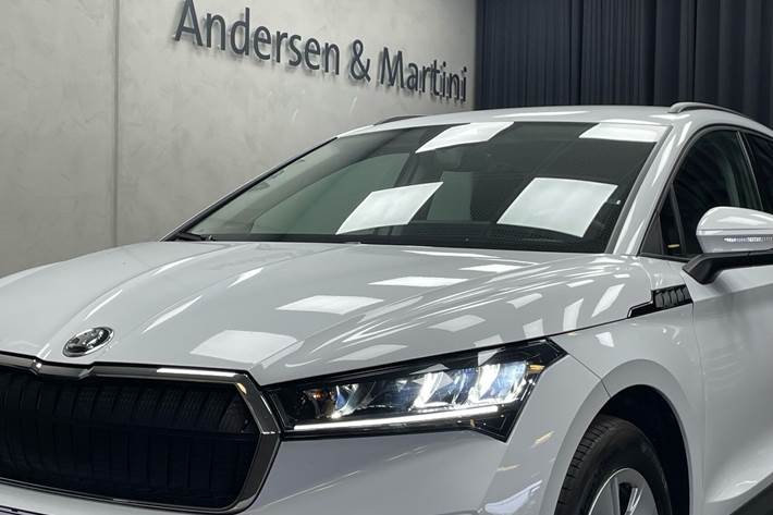 Hvid Skoda Enyaq fra 2023