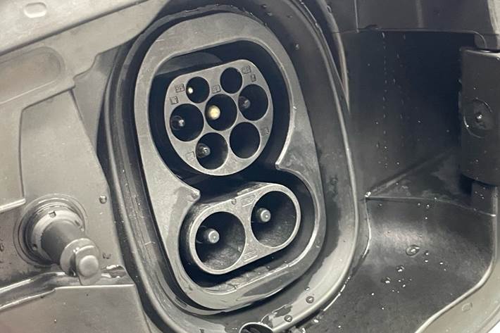 Hvid Skoda Enyaq fra 2023