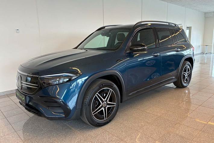 Blå Mercedes EQB350 fra 2022 set udefra