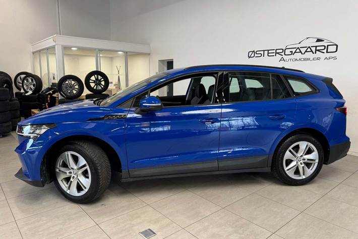 Blå Skoda Enyaq fra 2023