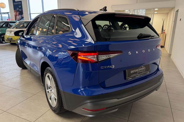 Blå Skoda Enyaq fra 2023