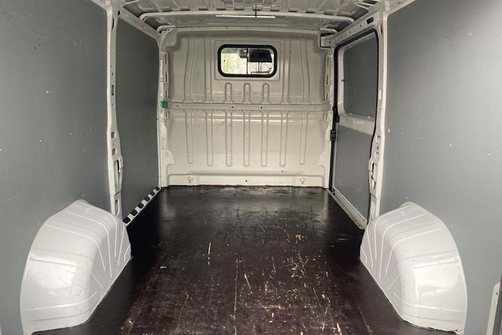 Hvid Peugeot Boxer 333 fra 2022