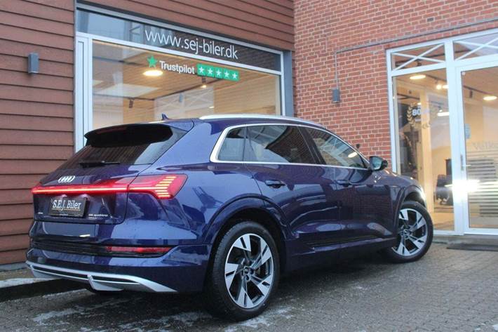 Blå Audi e-tron fra 2023