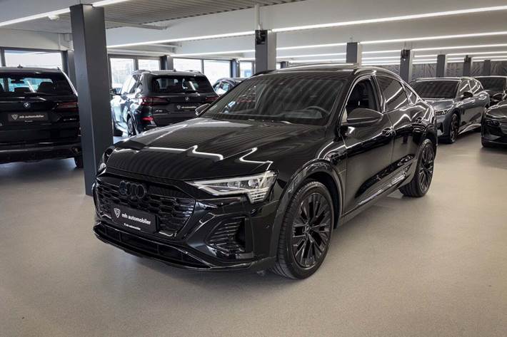 Sort Audi Q8 e-tron fra 2024 set udefra