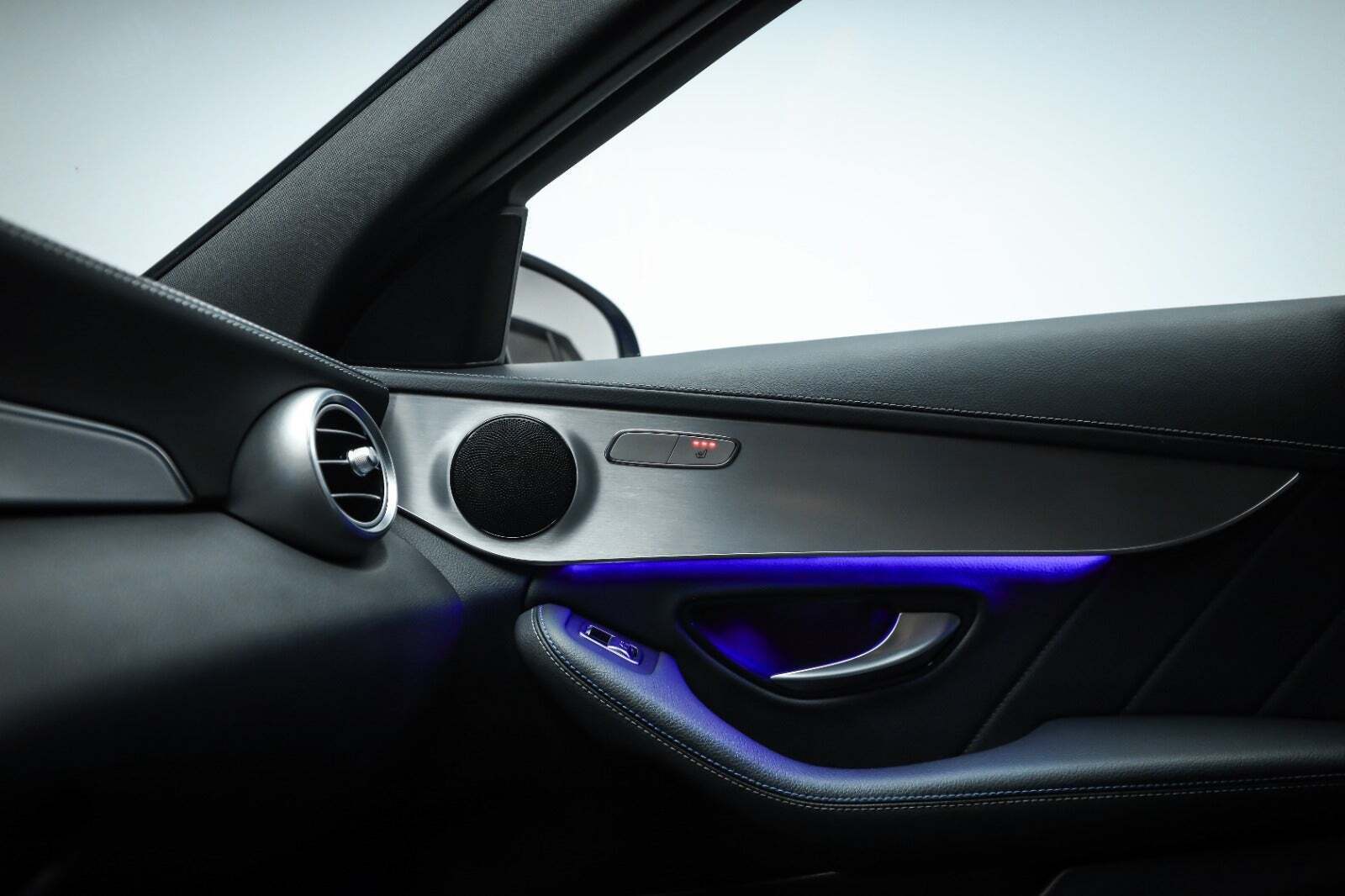 Sort Mercedes C200 fra 2020