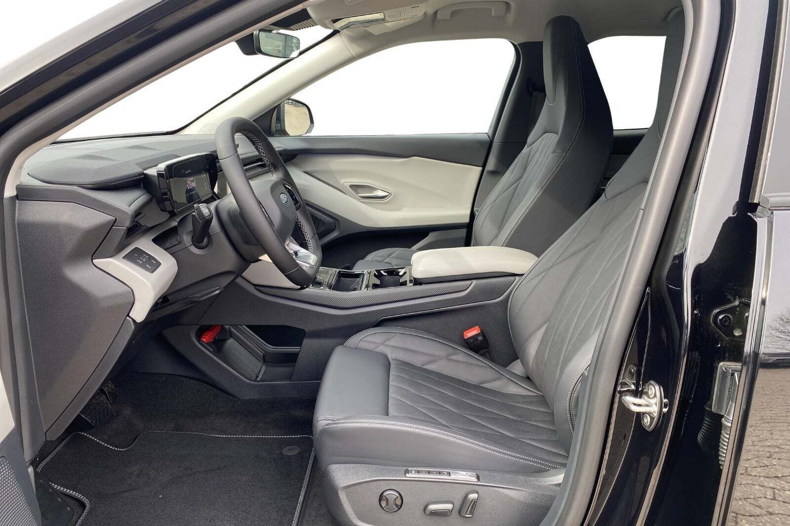 Ford Explorer 77 Premium Extended Range