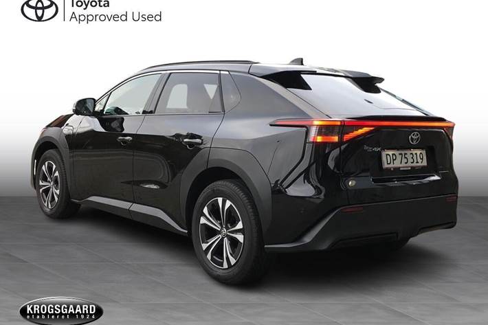 Sort Toyota BZ4X fra 2025