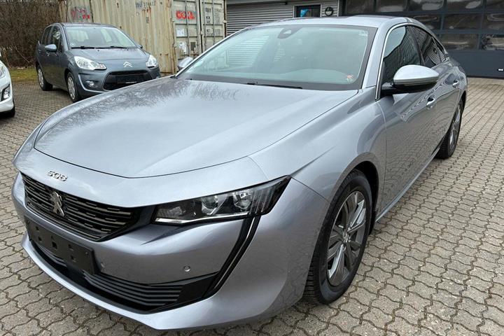 Grå Peugeot 508 fra 2019 set udefra