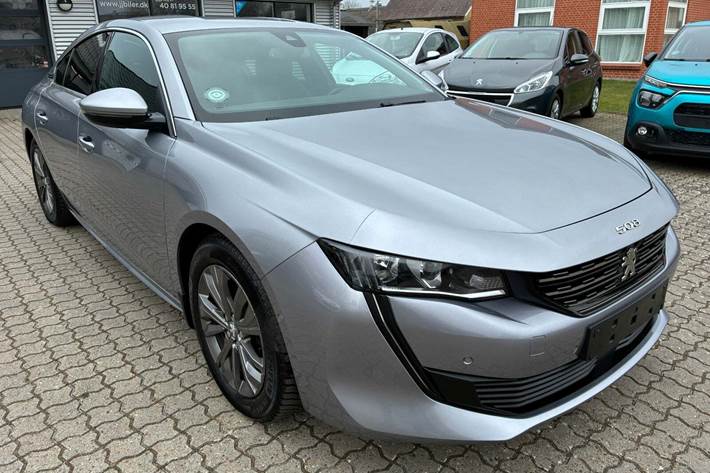 Grå Peugeot 508 fra 2019