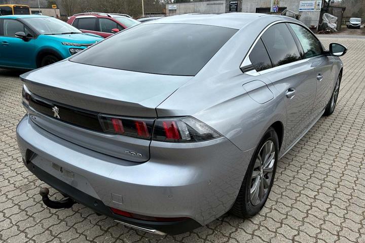 Grå Peugeot 508 fra 2019