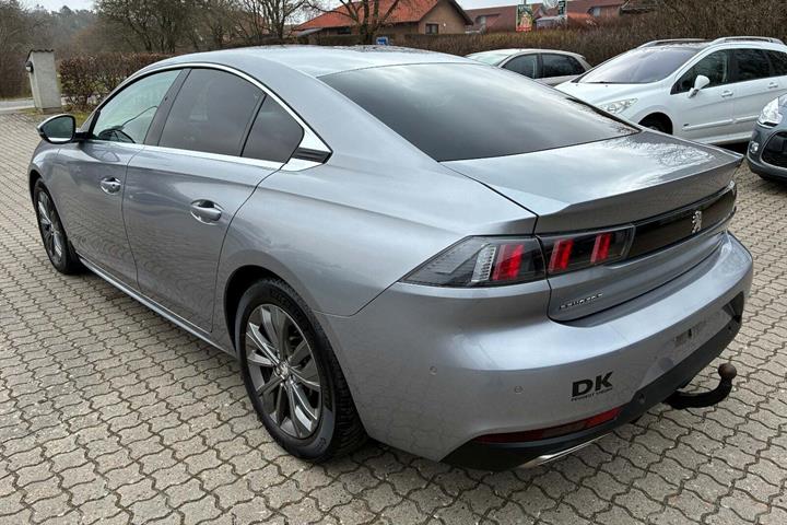 Grå Peugeot 508 fra 2019
