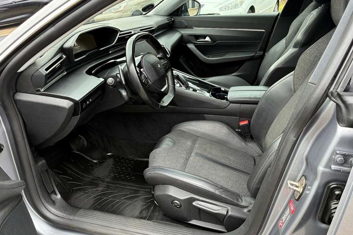 Grå Peugeot 508 fra 2019