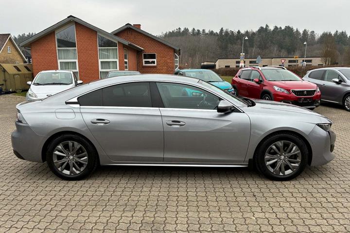 Grå Peugeot 508 fra 2019