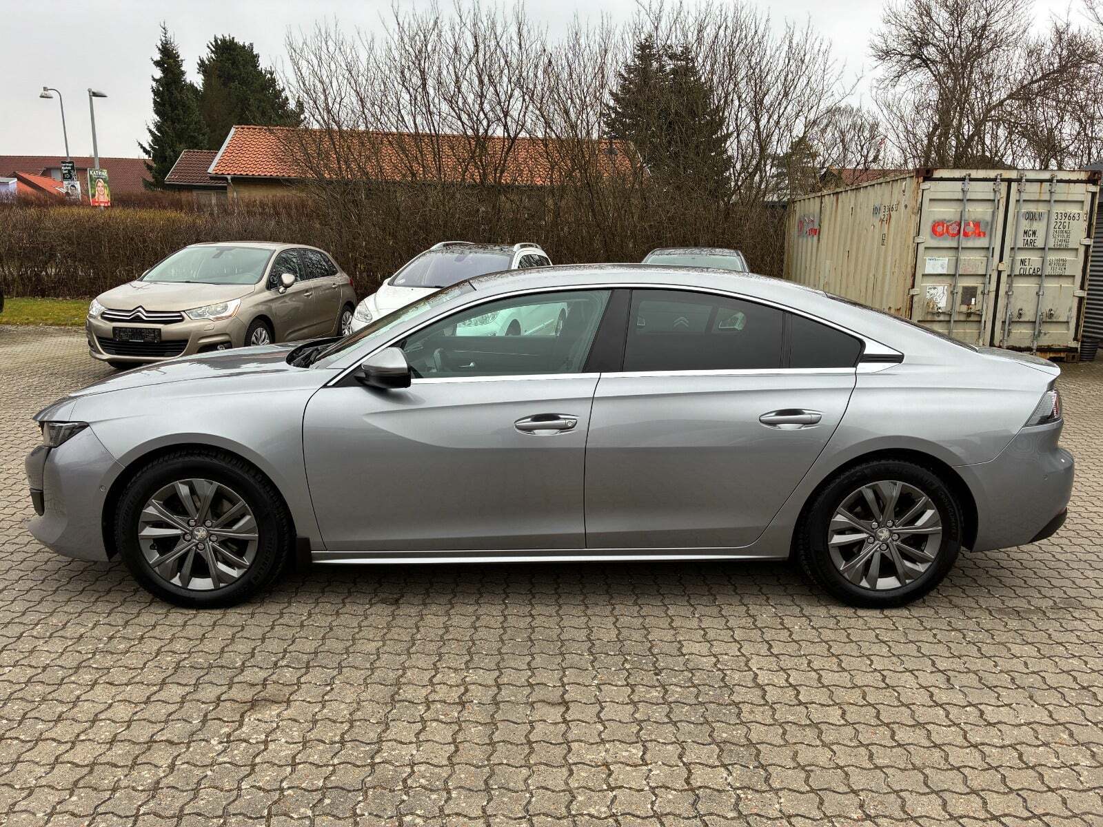 Grå Peugeot 508 fra 2019