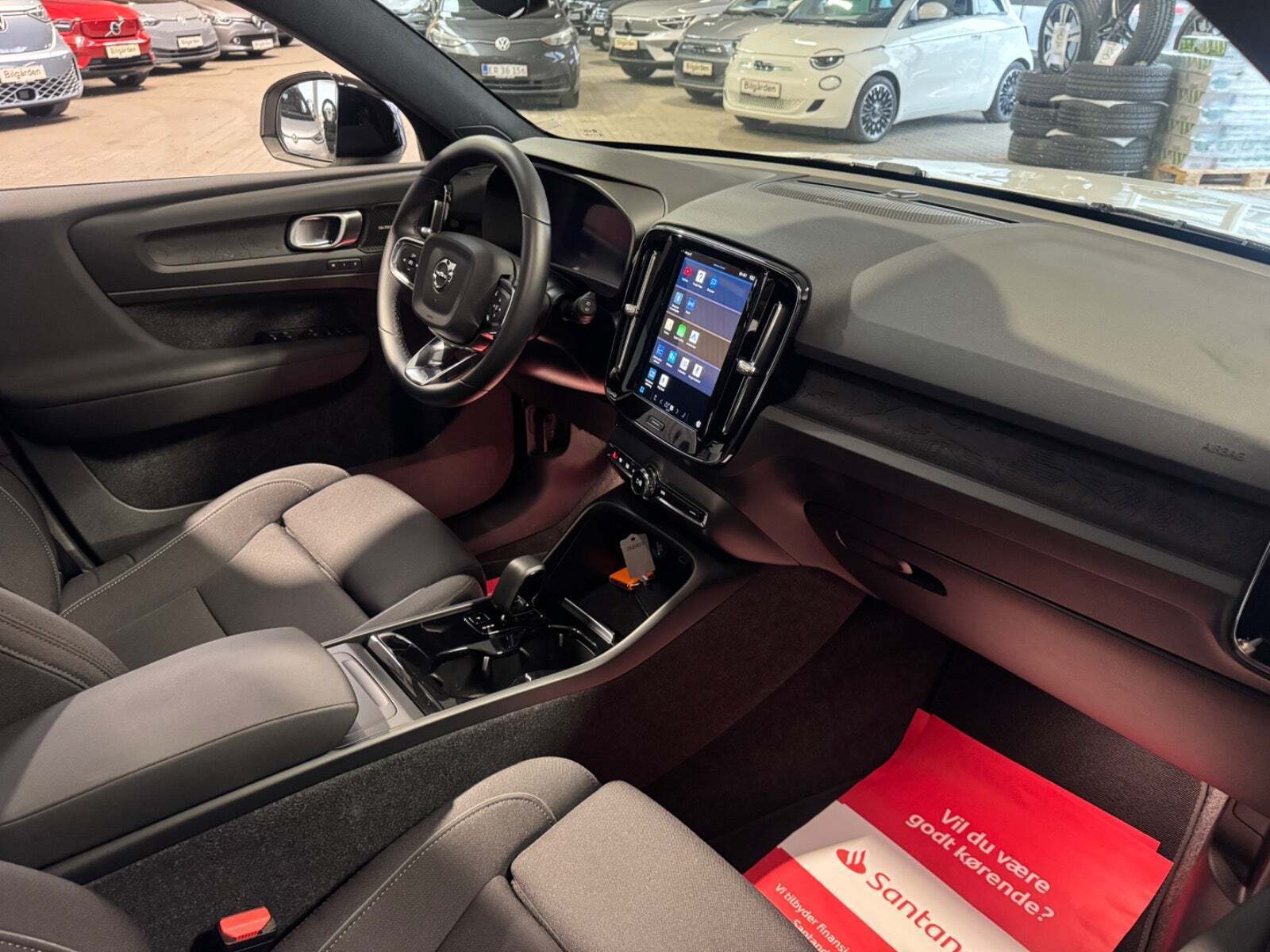 Hvid Volvo XC40 fra 2024