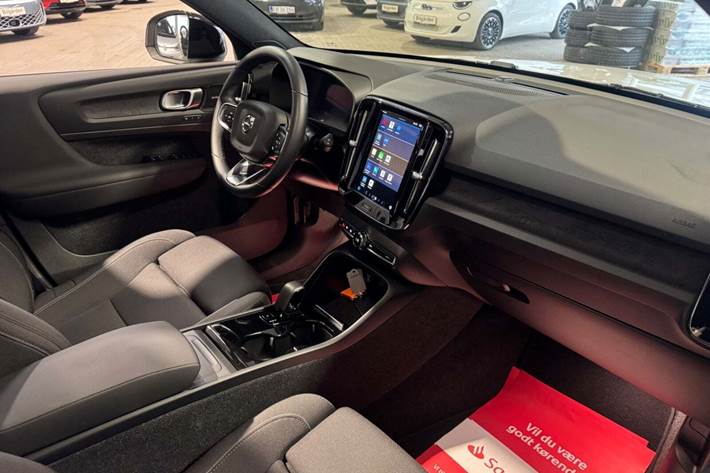 Hvid Volvo XC40 fra 2024