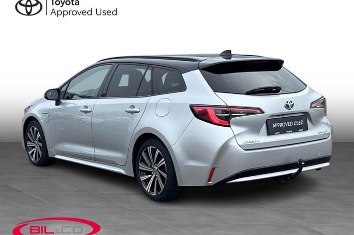Sølv Toyota Corolla fra 2021