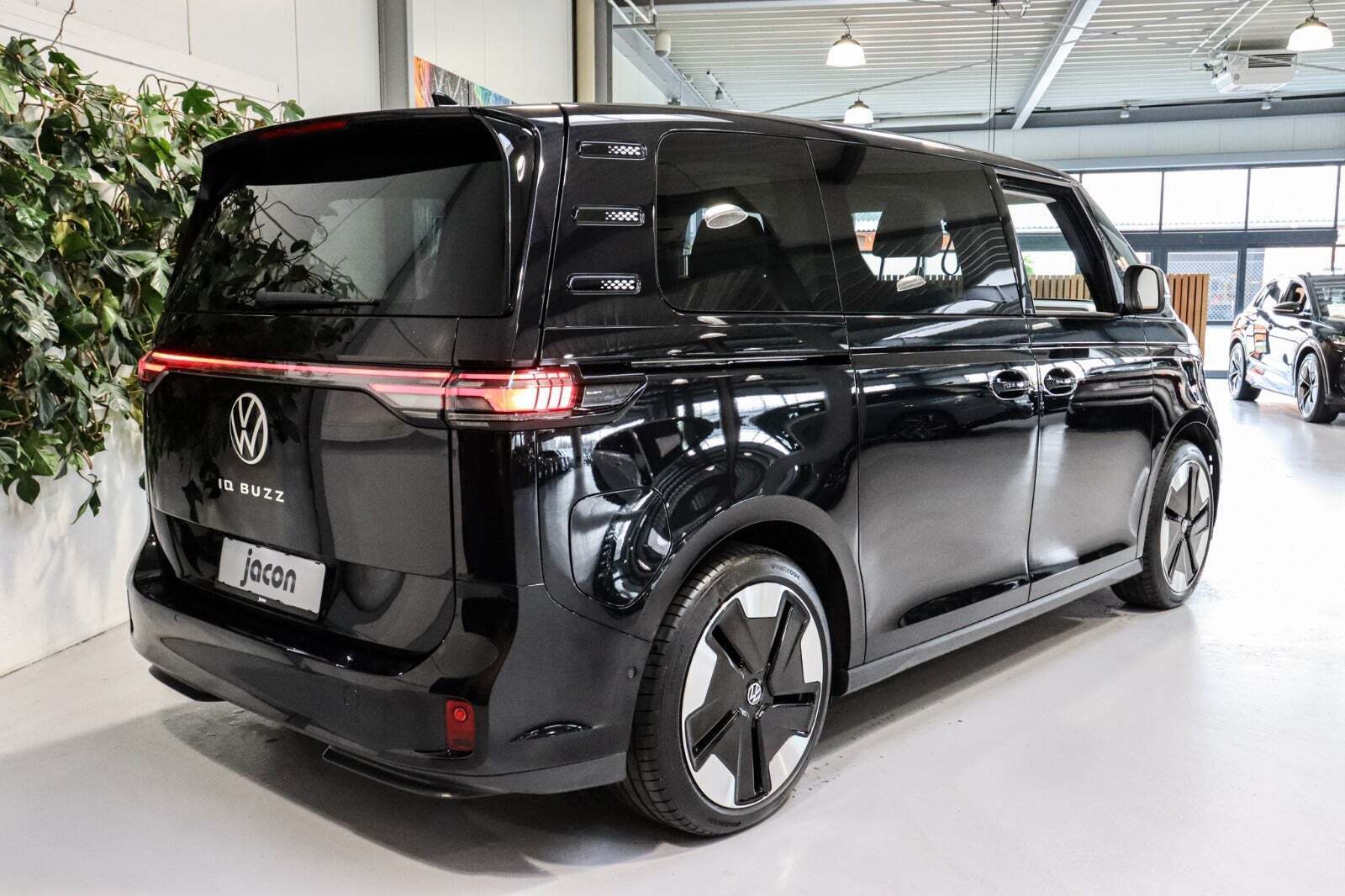 VW ID.Buzz 77 Pro SWB