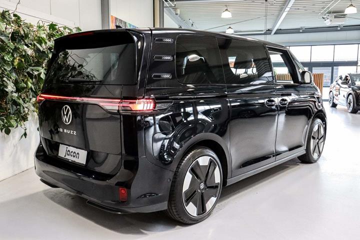 Sort VW ID.Buzz fra 2023