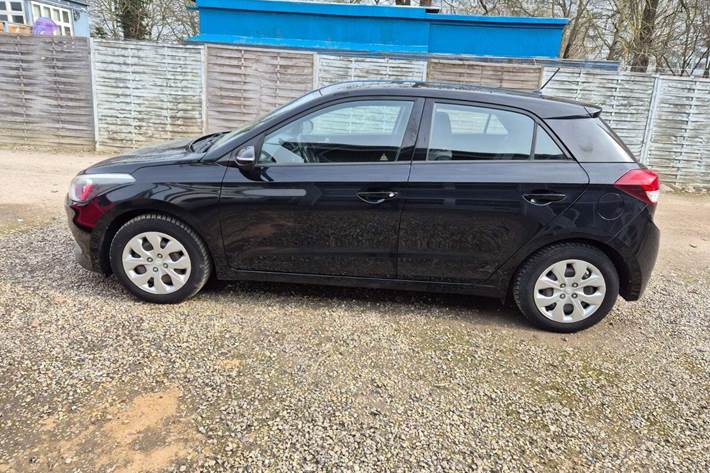 Sort Hyundai i20 fra 2016